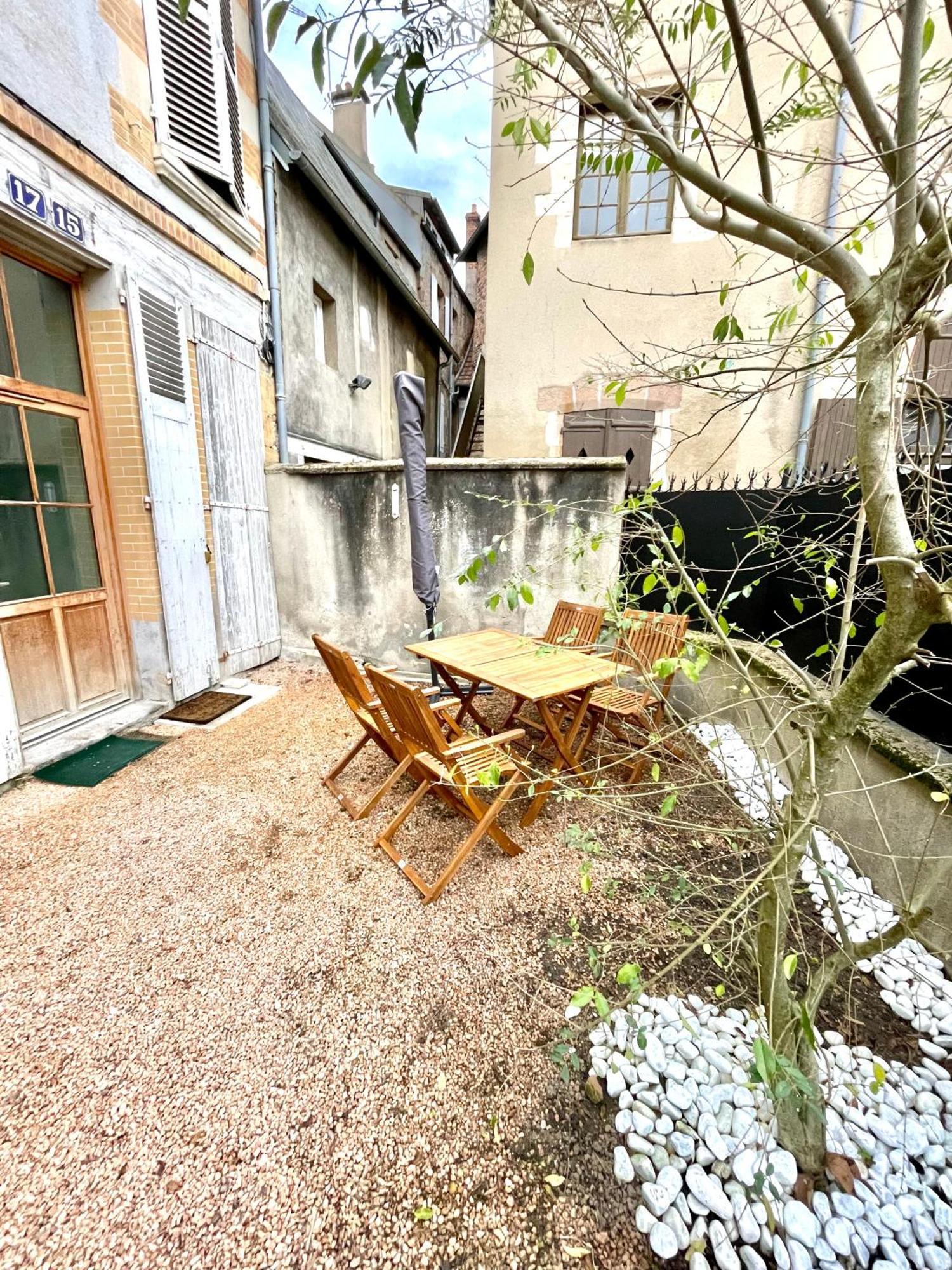 La Maison Des Cours - Wifi - Centre Ville Moulins  Esterno foto